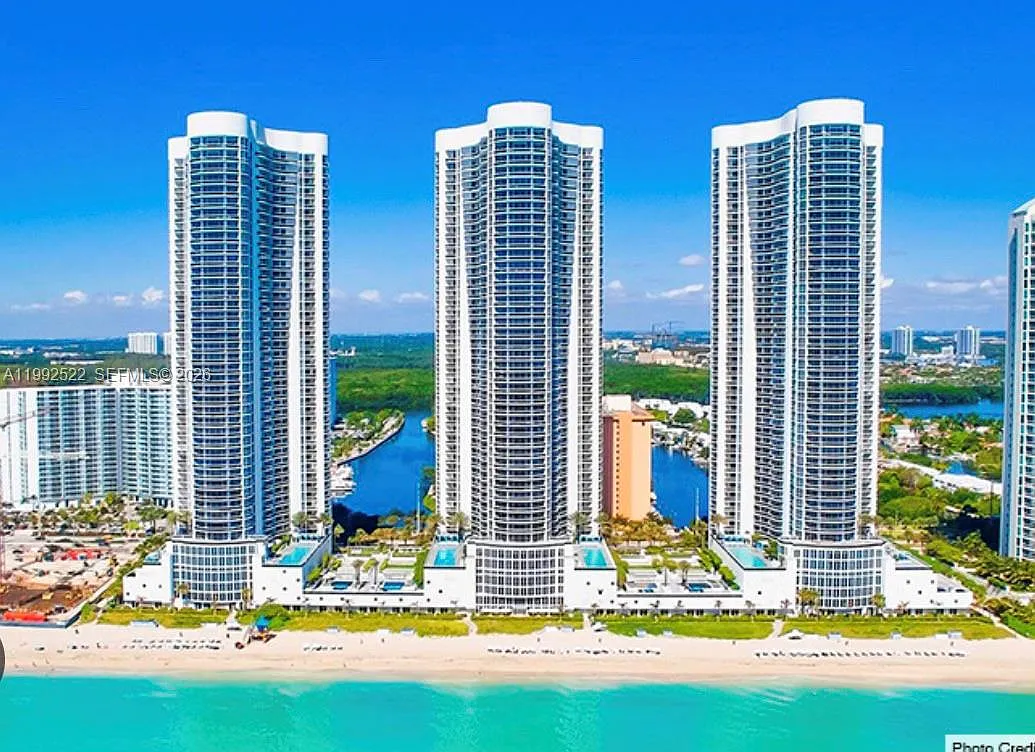 Tdr Tower I Condo — Photo 1
