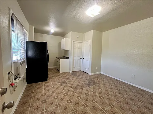 2705 Lorraine St Photo 1