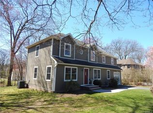 29 Villa Dr, Nanuet, NY 10954