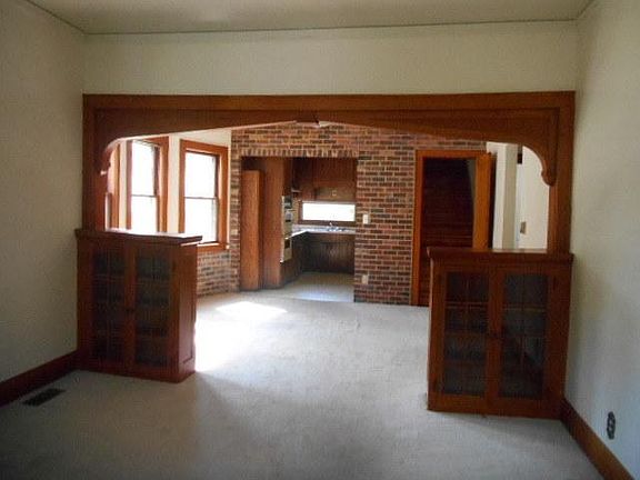3rd image of 964 Thomas Ave