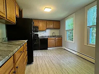 4 bed, 2500 sqft, $2,995 — Photo 3