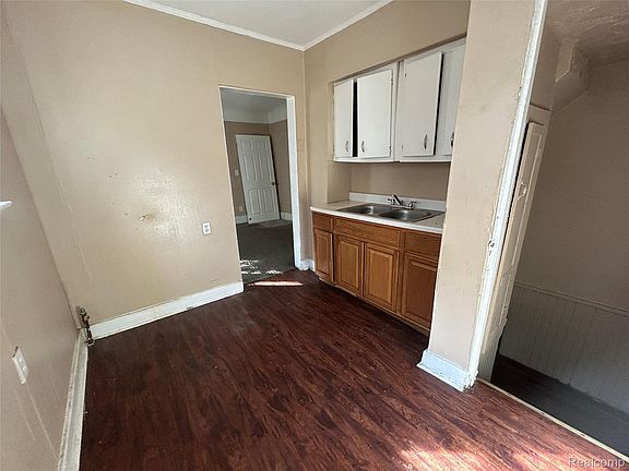 5th image of 11718 Manor St