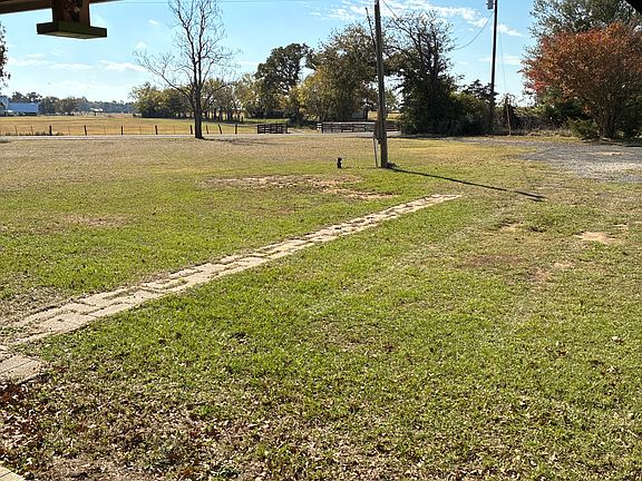 2nd image of 445 E Fm 489