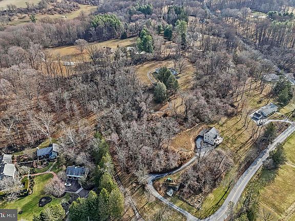 2nd image of 1335 Creek Rd