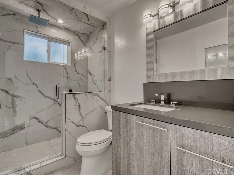 20516 Clark St — Photo 16