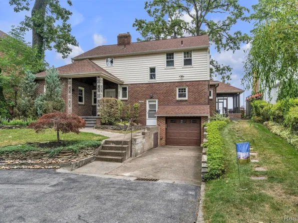 4796 Lakeshore Rd, Fort Gratiot, MI 48059