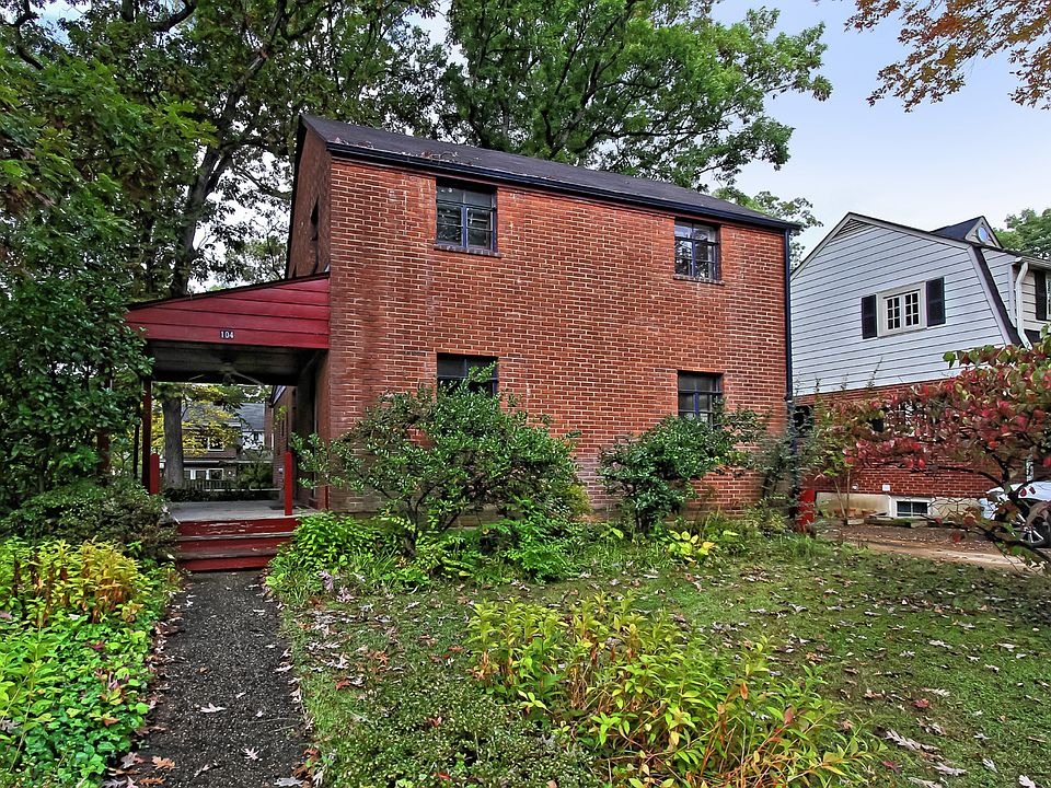 1st image of 104 S Park Dr
