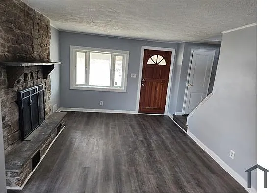 4 bed, $2,650 — Photo 2
