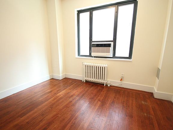 2nd image of 11 Waverly Pl #6J