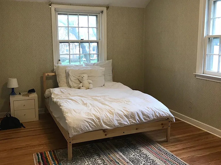 1643 Surrey Ln — Photo 11