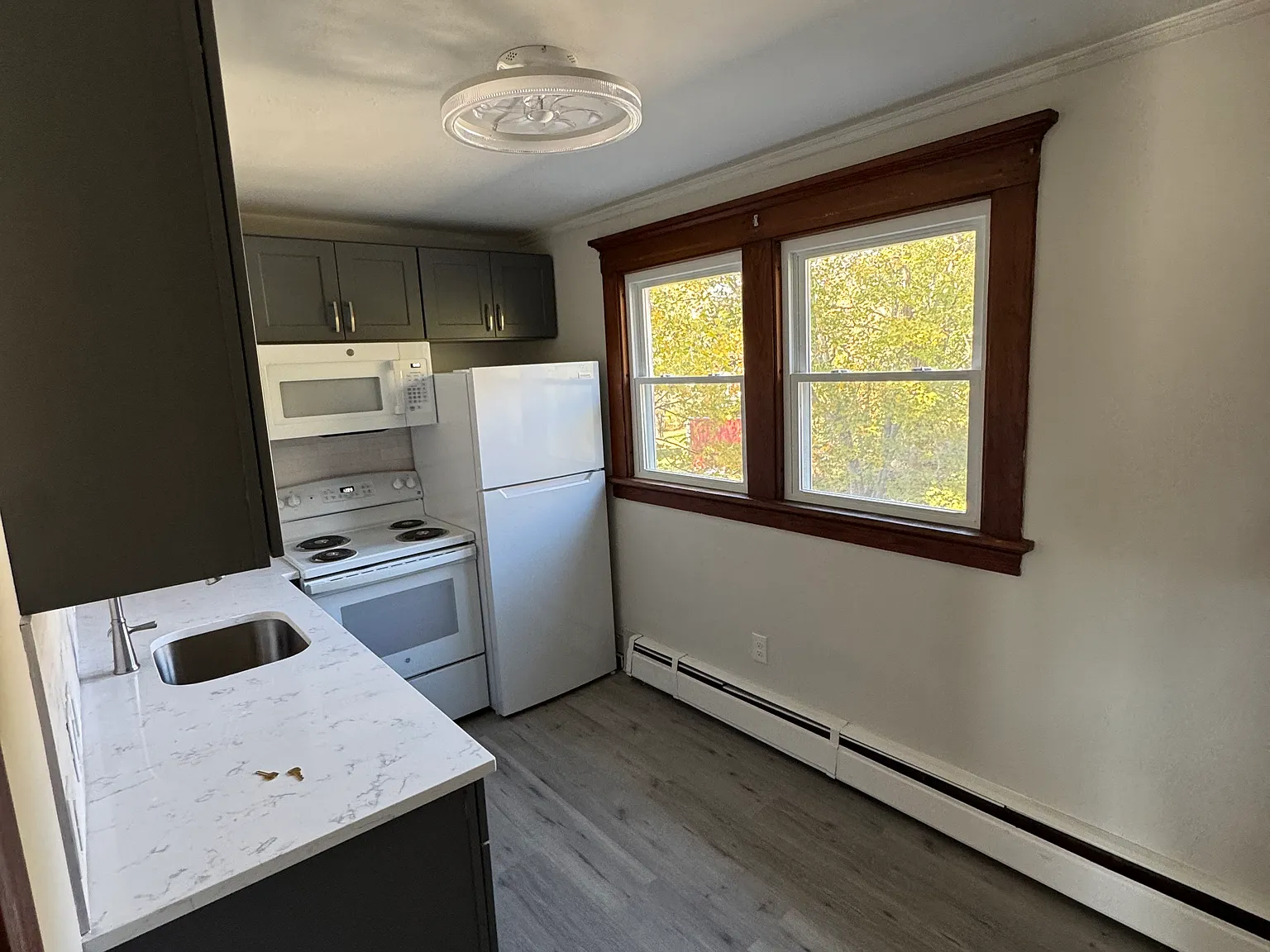 1 bed 1 bathroom new upstairs apt — Photo 3