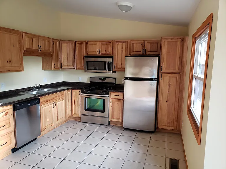29565 W Jefferson Ave #5 — Photo 4