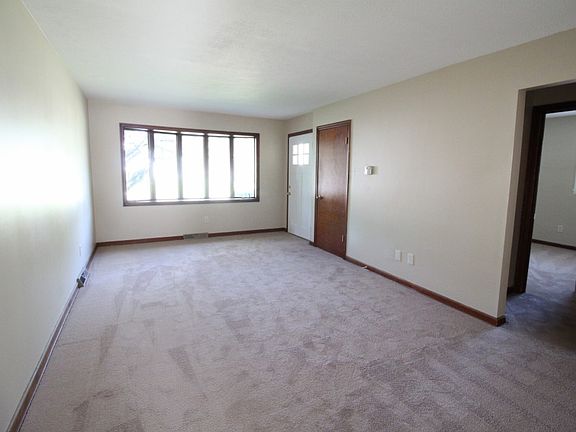 5th image of 3971 Far Hills Dr