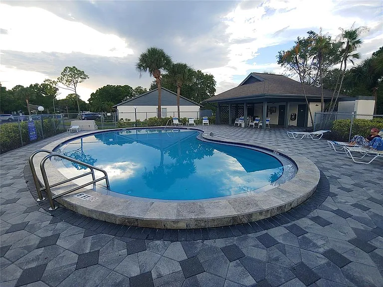 El Camino Ct — Photo 17