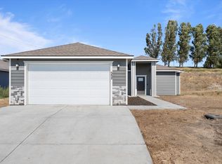 352 E Davis St, Connell, WA 99326