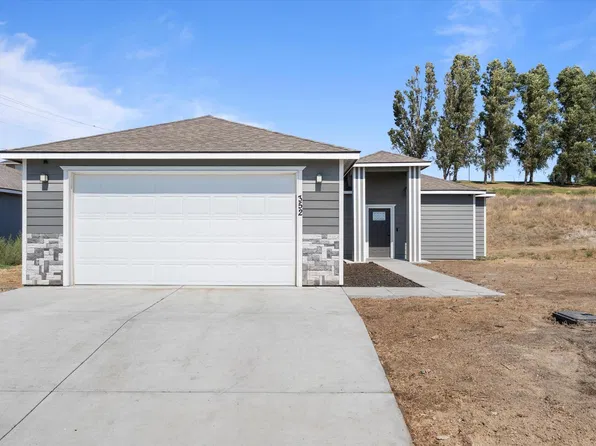 352 E Davis St, Connell, WA 99326
