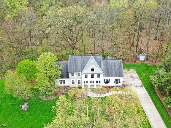 3rd image of 46 Silver Fox Dr