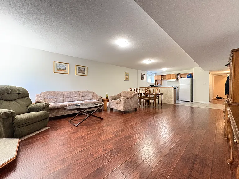 223 Saturna Dr — Photo 7