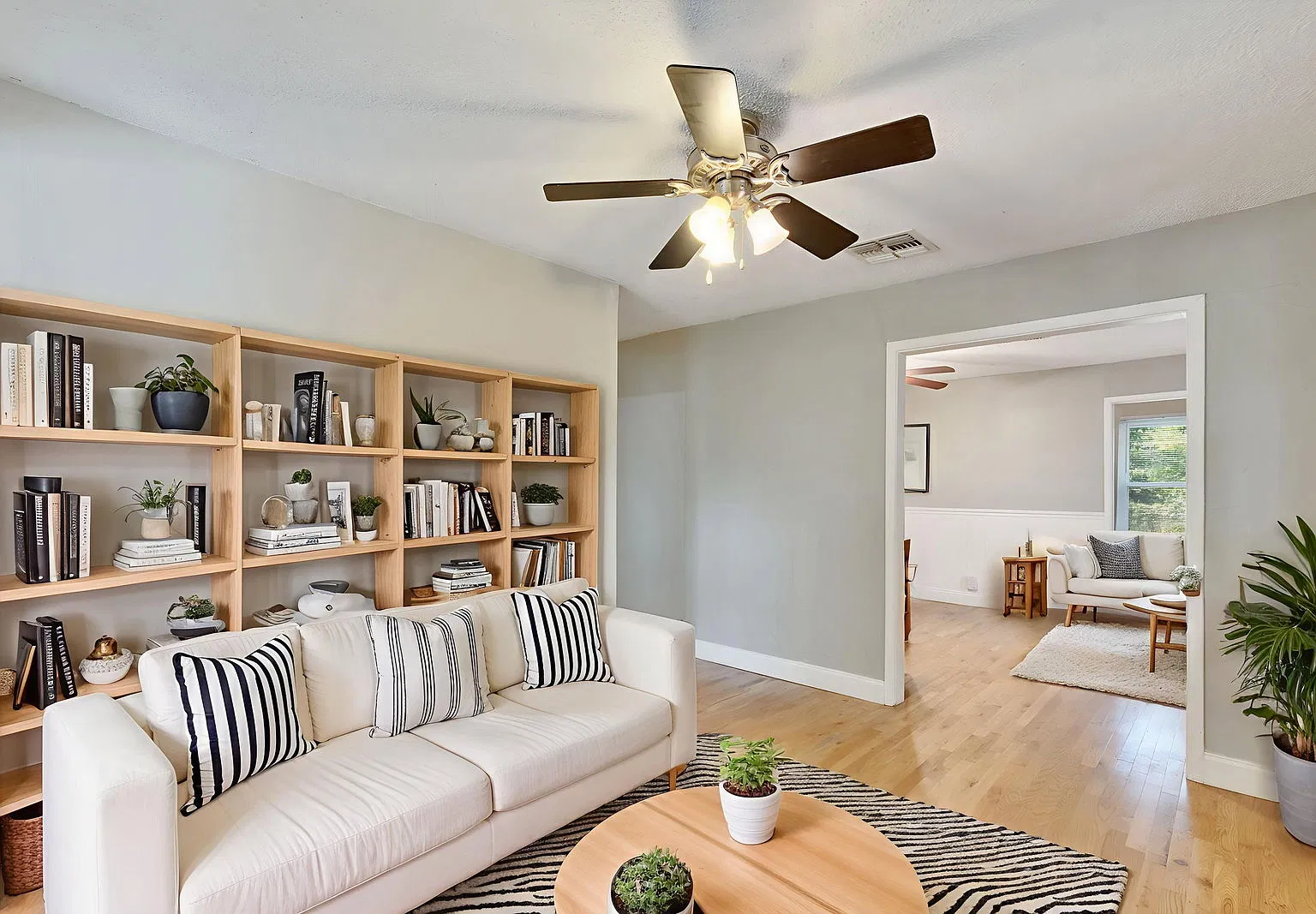 3 bed, 2.0 bath, 1056 sqft, $1,700 — Photo 3