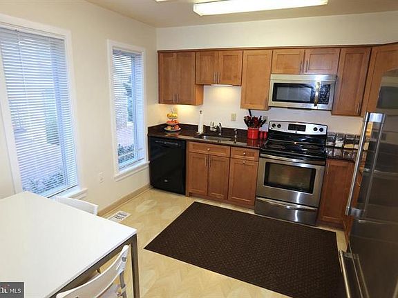 3rd image of 4222 Embassy Park Dr NW