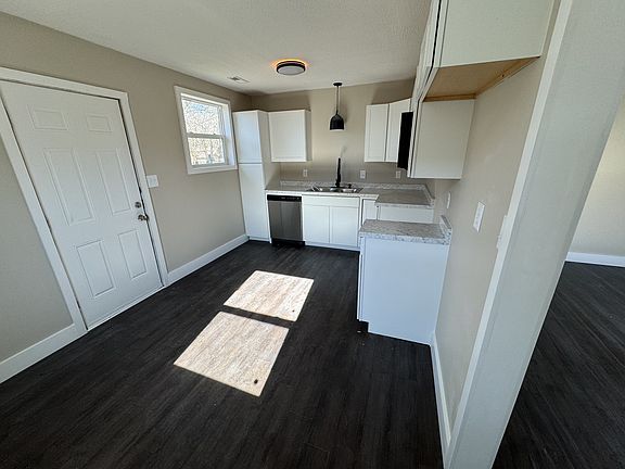 3rd image of 530 Poston St