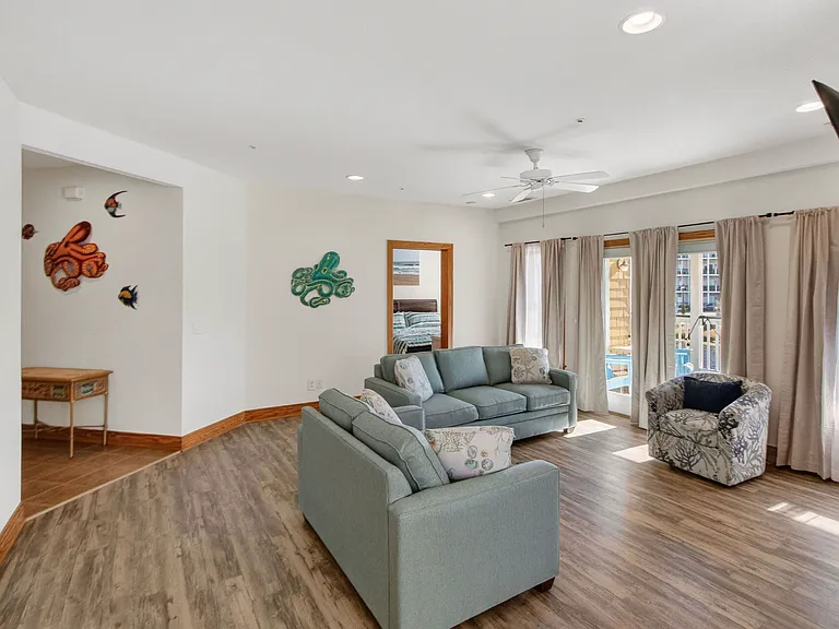 1700 Paget Rd #D-1 — Photo 2