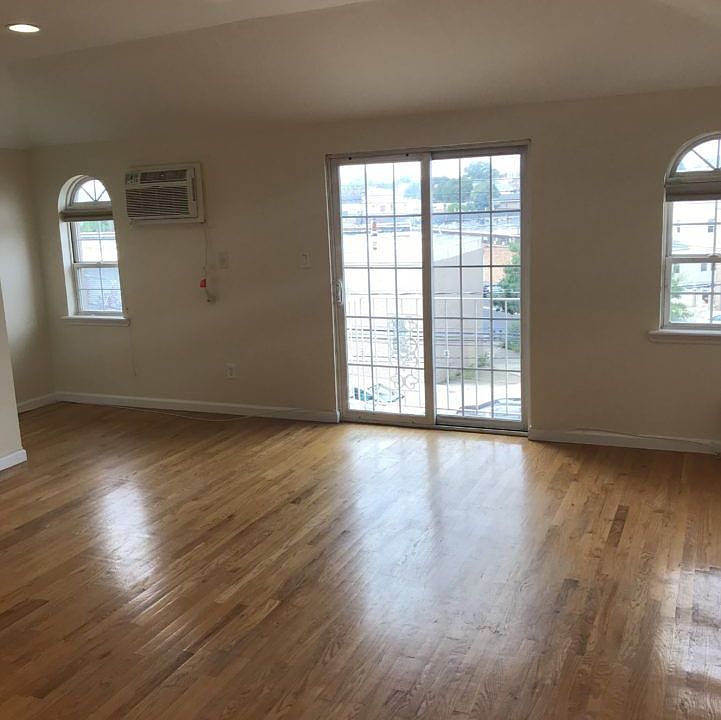 1st image of 1921 76th St #3