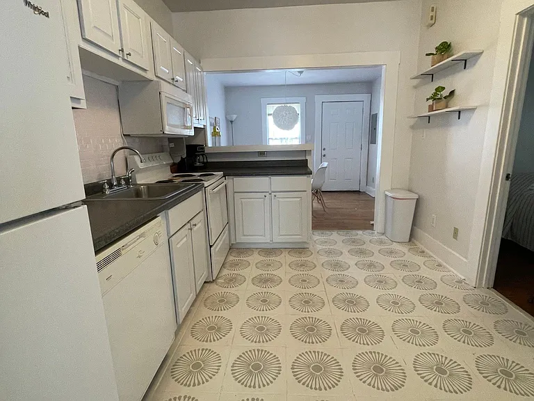 520 E 31st St #B — Photo 9
