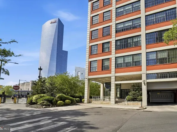 2429 Locust St APT 211, Philadelphia, PA 19103