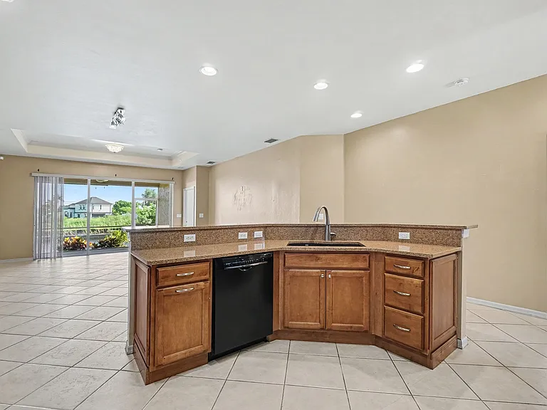 627 SW 47th Ter #627 — Photo 8