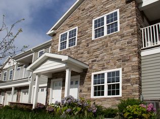 4 Stoneledge Dr APT 5, Troy, NY 12182