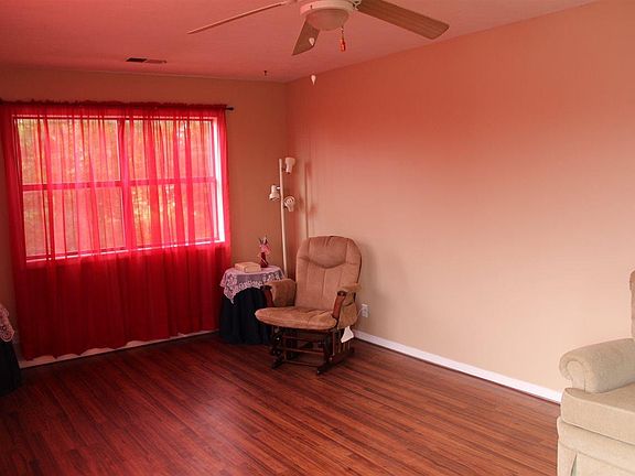 5th image of 308 Estes St