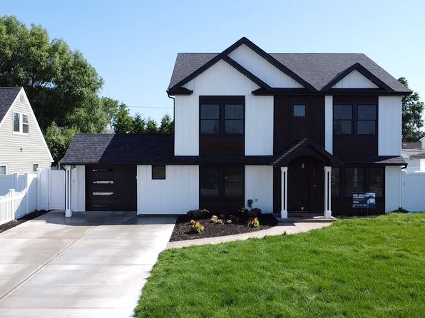 11756 Real Estate - 11756 Homes For Sale | Zillow