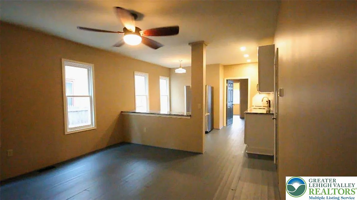 5 bed, 5.5 bath, 2000 sqft, $795 — Photo 2