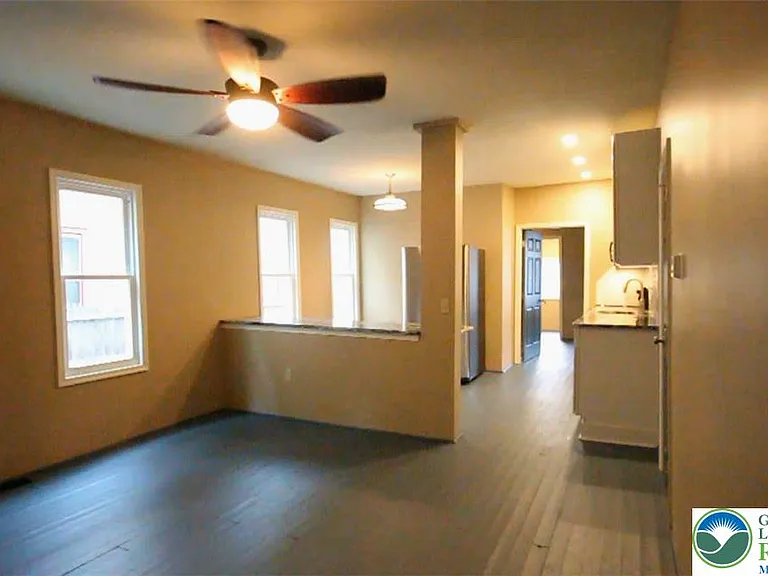 71 W Goepp St — Photo 2