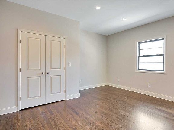 5th image of 14916 14th Ave #1