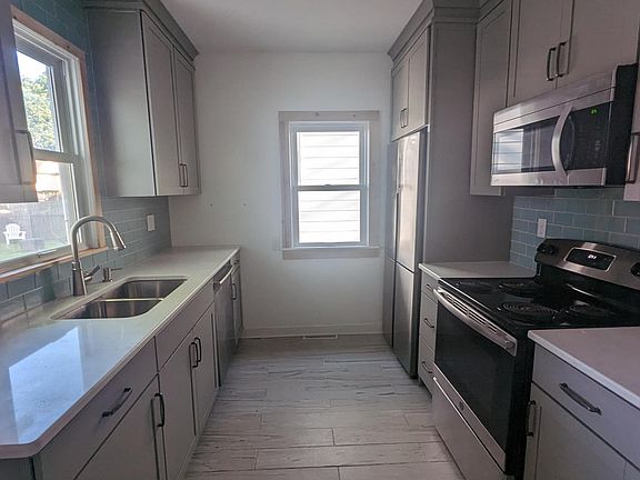 2nd image of 1499 Ridgewood Ave