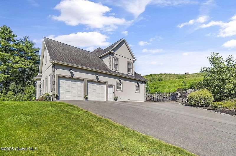 2nd image of 20 Heather Ridge Road