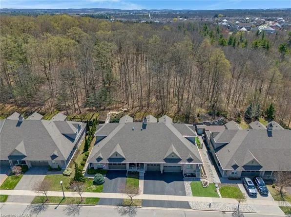 227 Chestnut Hill Cres, Kitchener, ON N2P 2X3