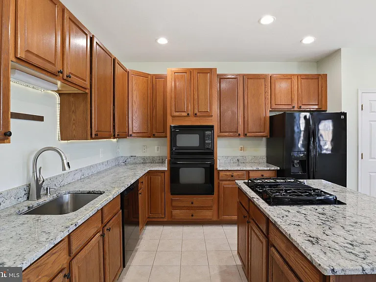 915 Buttonwood Ter NE — Photo 18
