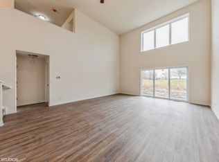 31 Olympus Dr, Tinley Park, IL 60477