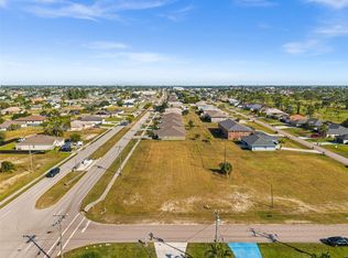 1422 Trafalgar Pkwy, Cape Coral, FL 33991