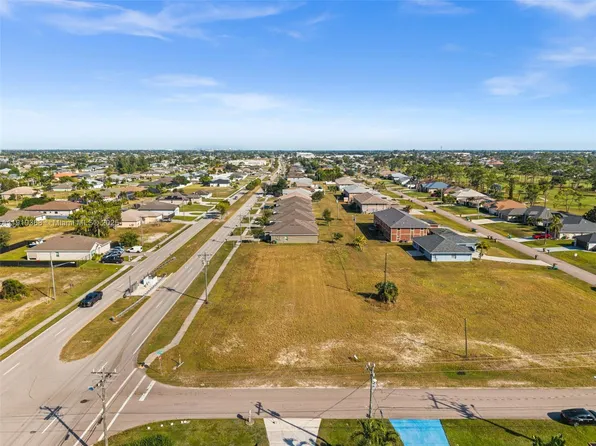 1422 Trafalgar Pkwy, Cape Coral, FL 33991