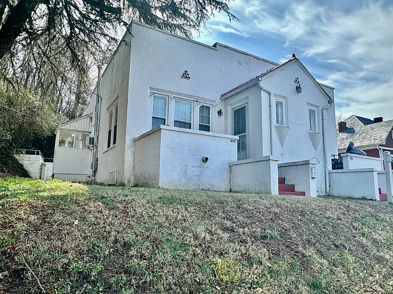 405 E Elm St — Photo 21