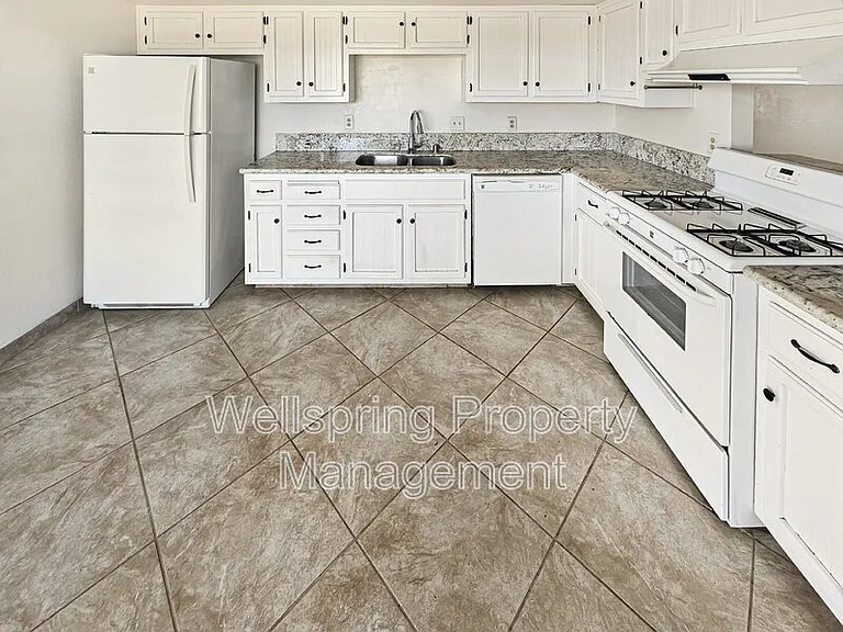 940 W Graaf Approved Application Do Not Apply #C — Photo 4