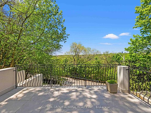 5th image of 35 Beechwood Dr