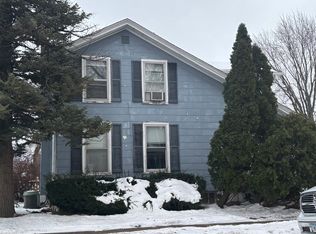 2235 Pershing Blvd, Clinton, IA 52732