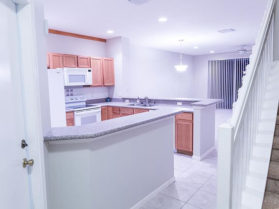 4th image of 9825 Lago Dr