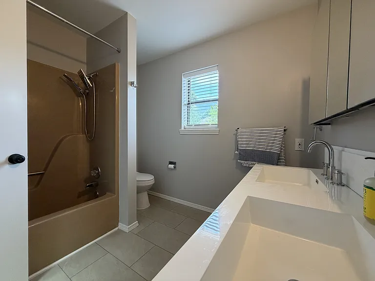 2213 N Crossover Rd #1 — Photo 12