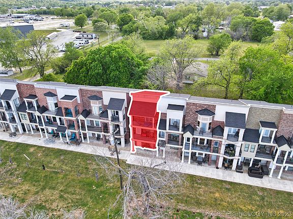 2nd image of 318 Lakeshore Dr #318